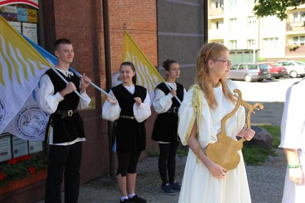 Zatańczyli w średniowiecznym stylu