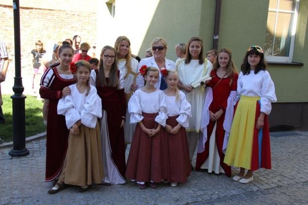 Zatańczyli w średniowiecznym stylu