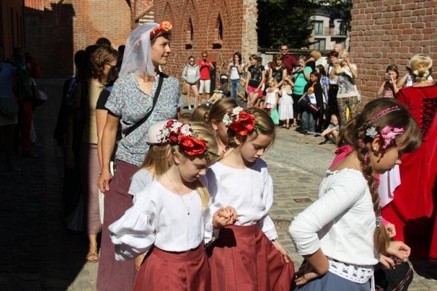Zatańczyli w średniowiecznym stylu