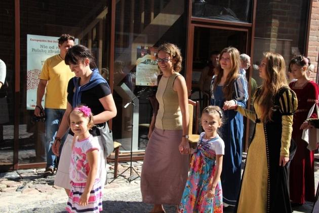 Zatańczyli w średniowiecznym stylu