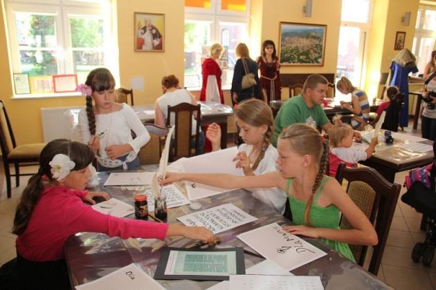 Zatańczyli w średniowiecznym stylu