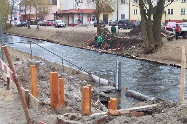 Budowa i przebudowa bulwarów nad rzeka Łebą