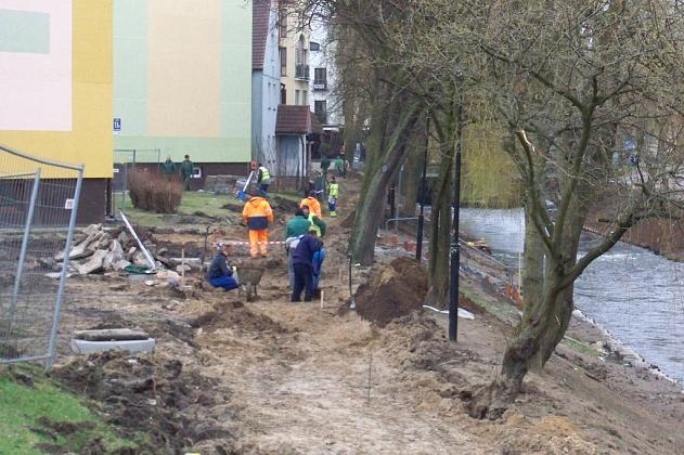 Budowa i przebudowa bulwarów nad rzeka Łebą