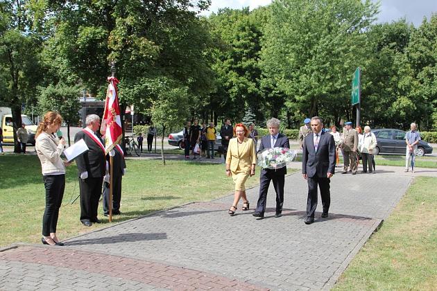 Apel Pamięci, salwa i kwiaty w Święto Wojska Polskiego