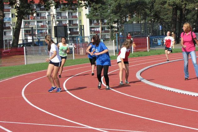 Szkolne zawody lekkoatletyczne na nowej bieżni