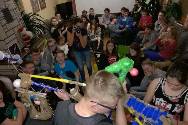 Śnieg,narty i dobra zabawa.