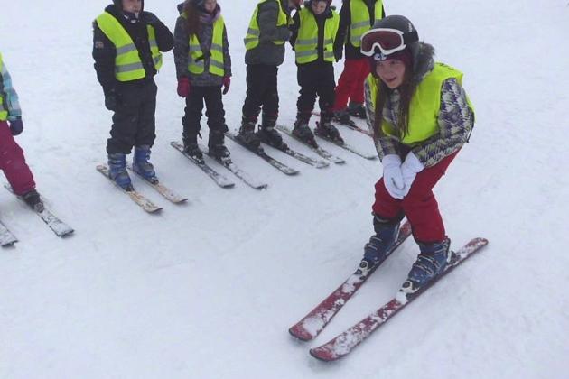 Śnieg,narty i dobra zabawa.
