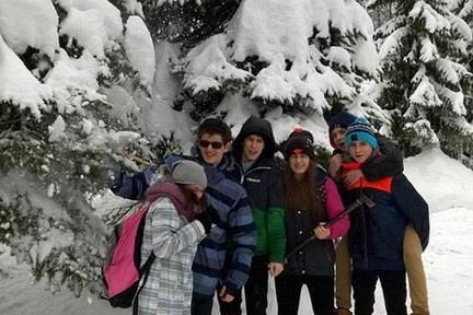 Śnieg,narty i dobra zabawa.