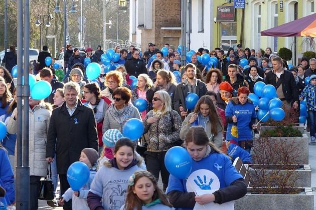Niebieski Marsz dla Autyzmu przemaszerował przez miasto