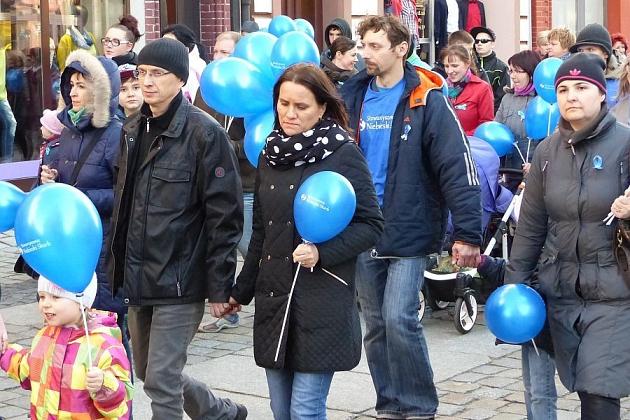 Niebieski Marsz dla Autyzmu przemaszerował przez miasto