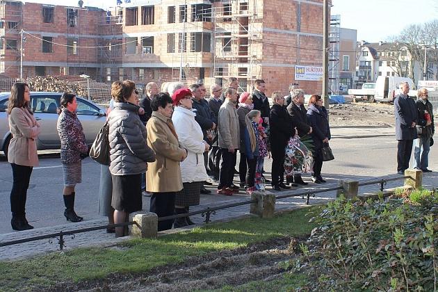 Syreny, kwiaty i znicze w 5. rocznicę katastrofy smoleńskiej