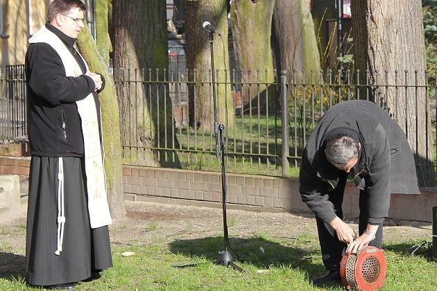 Syreny, kwiaty i znicze w 5. rocznicę katastrofy smoleńskiej