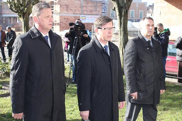 Syreny, kwiaty i znicze w 5. rocznicę katastrofy smoleńskiej