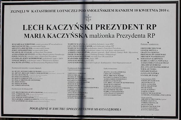 Syreny, kwiaty i znicze w 5. rocznicę katastrofy smoleńskiej