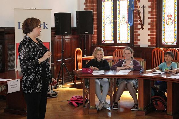 Szybko czytali o książkach i kamieniach szlachetnych