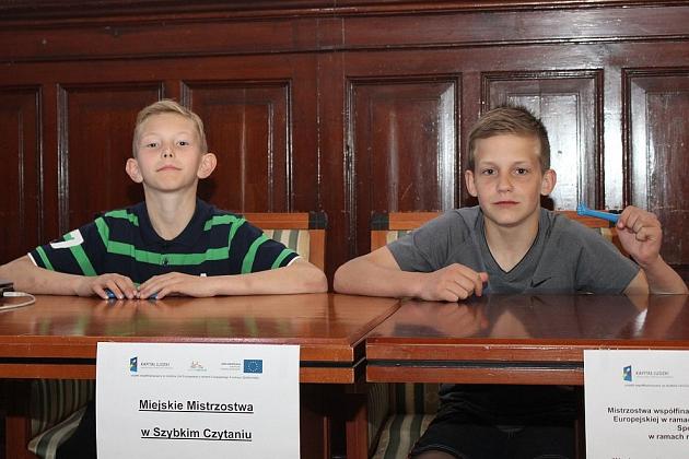 Szybko czytali o książkach i kamieniach szlachetnych