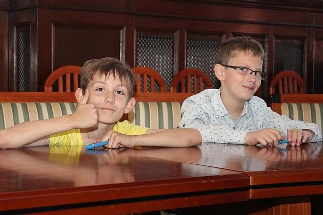 Szybko czytali o książkach i kamieniach szlachetnych