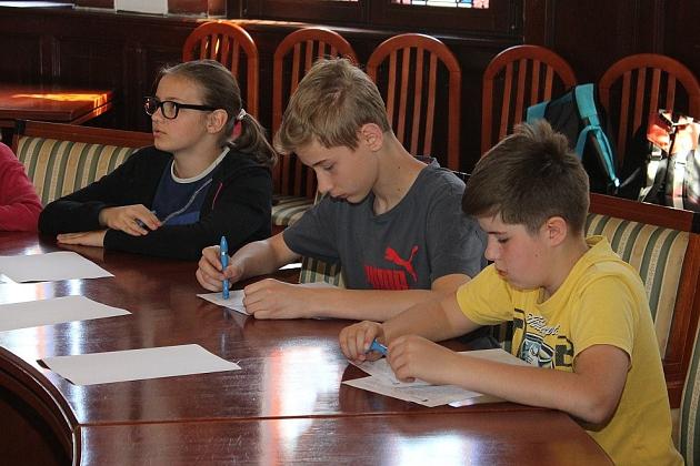 Szybko czytali o książkach i kamieniach szlachetnych