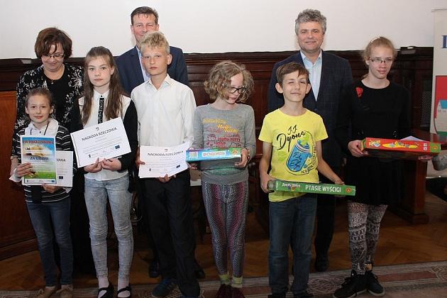 Szybko czytali o książkach i kamieniach szlachetnych