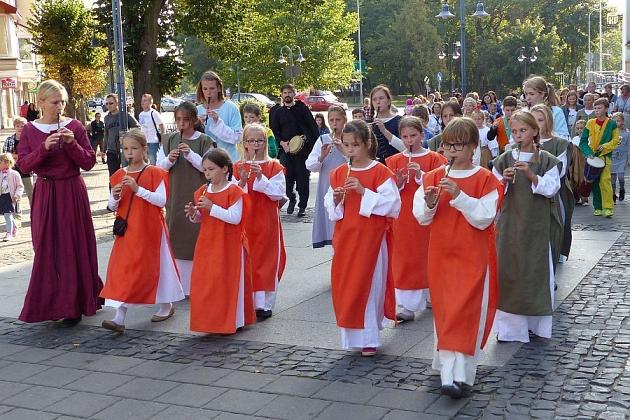 Pląsy w średniowiecznych rytmach