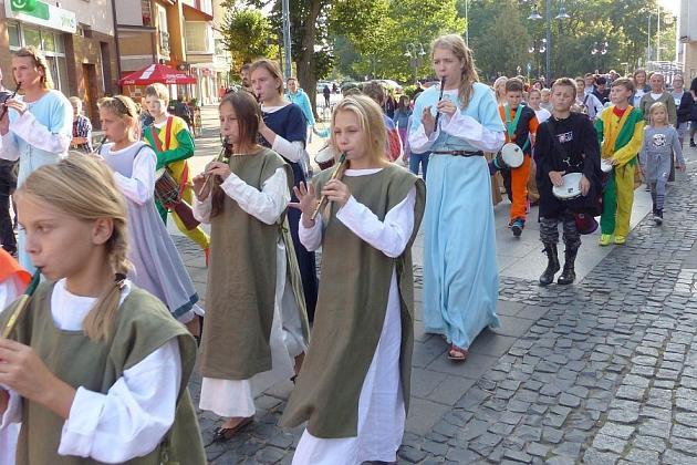 Pląsy w średniowiecznych rytmach