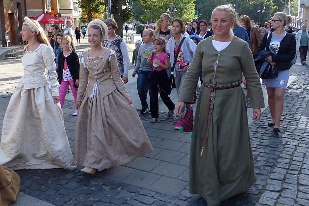 Pląsy w średniowiecznych rytmach