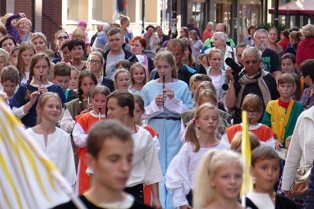 Pląsy w średniowiecznych rytmach