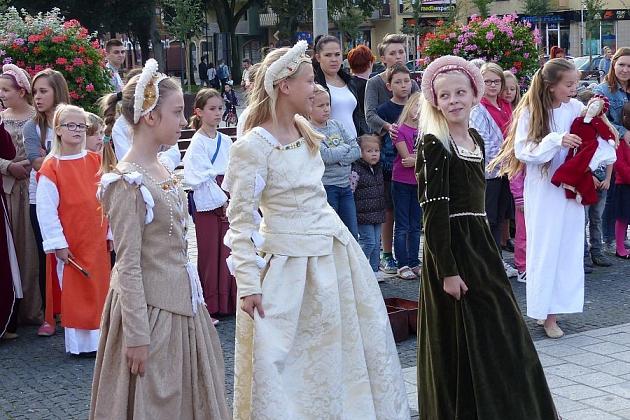 Pląsy w średniowiecznych rytmach