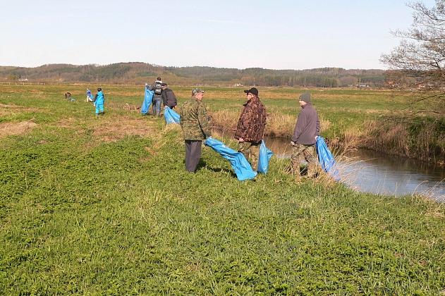 Wysprzątali rzekę Łebę