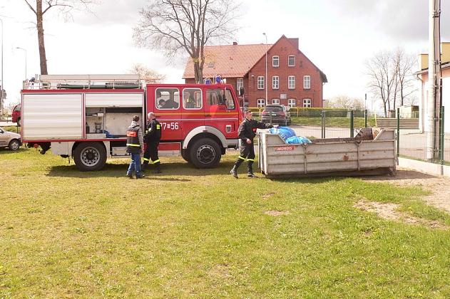 Wysprzątali rzekę Łebę