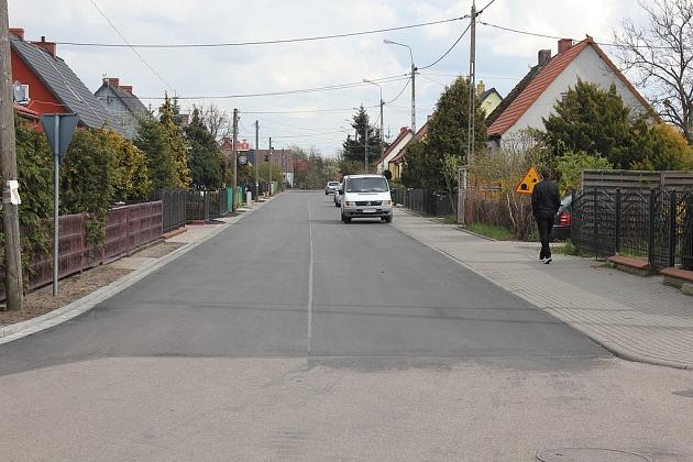 Nowy asfalt na Spółdzielczej i Hibnera