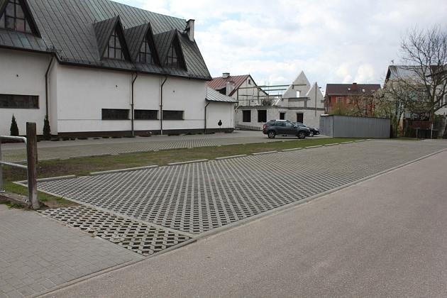 100 wybudowanych lub wyremontowanych miejsc parkingowych w I półroczu 2016