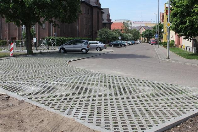 100 wybudowanych lub wyremontowanych miejsc parkingowych w I półroczu 2016