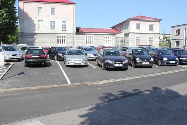 100 wybudowanych lub wyremontowanych miejsc parkingowych w I półroczu 2016