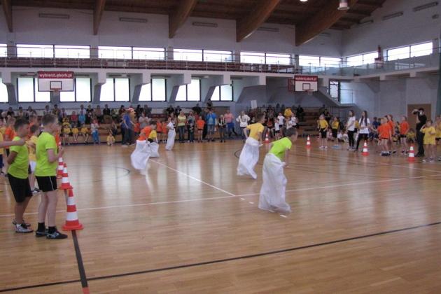 Uczniowie z lęborskich szkół rywalizowali w Konkursie Sportowym „Kto z nas lepiej i prędzej”