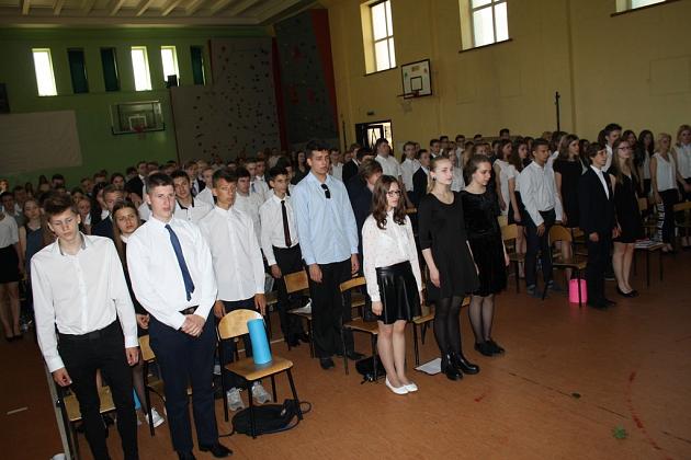 Uczniowie odebrali świadectwa i rozpoczęli wakacje