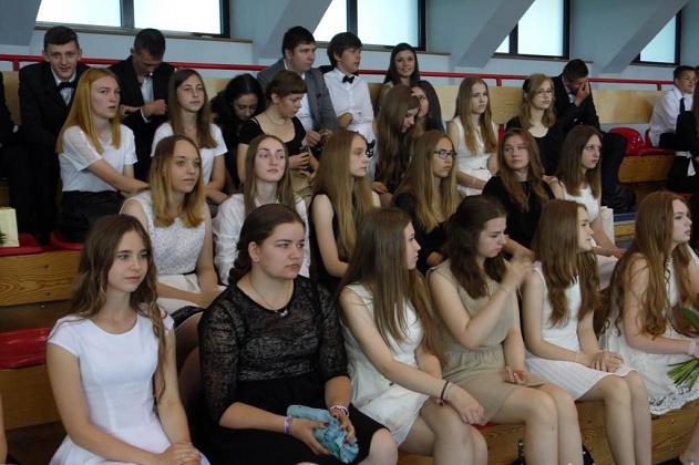 Uczniowie odebrali świadectwa i rozpoczęli wakacje