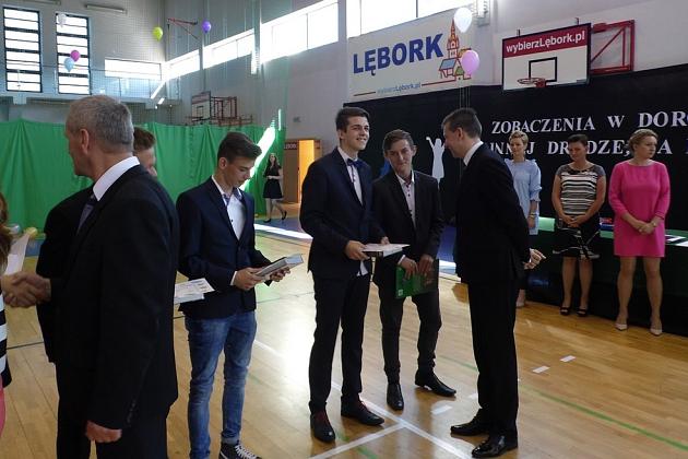 Uczniowie odebrali świadectwa i rozpoczęli wakacje