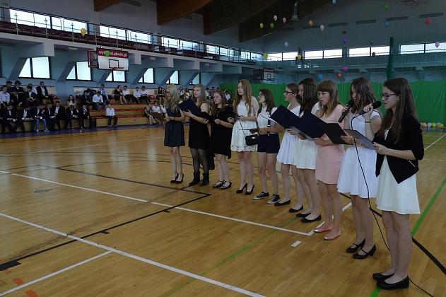 Uczniowie odebrali świadectwa i rozpoczęli wakacje