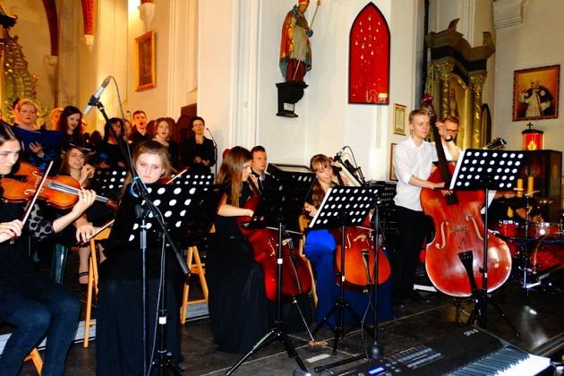 Lęborska Młodzieżowa Orkiestra Kameralna koncertowała w Sanktuarium