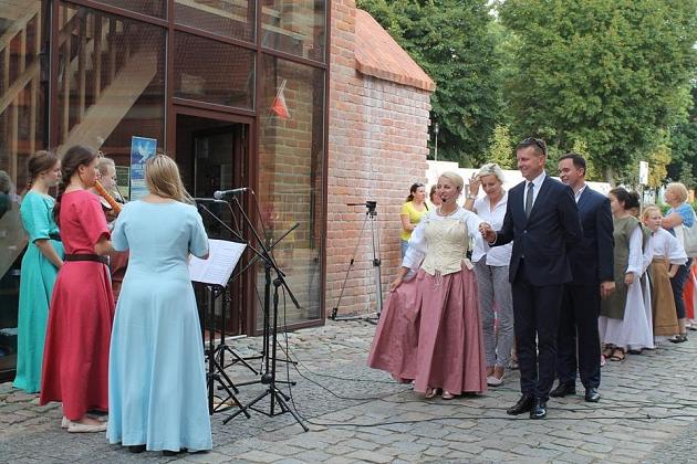 Warsztaty i pokazy tańców dawnych