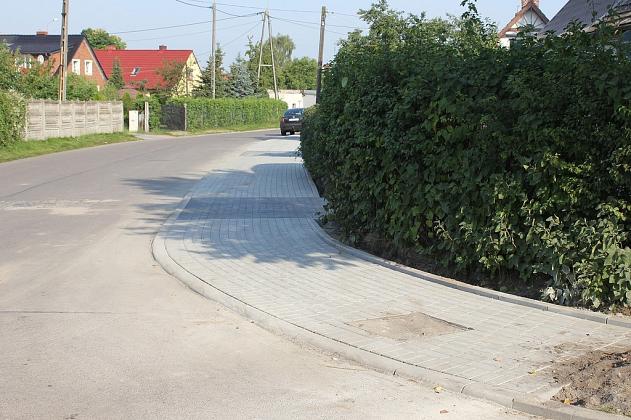 Ks. Gracza z nowym chodnikiem