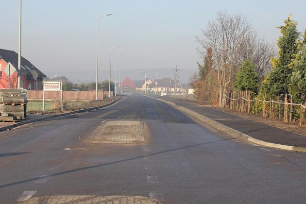 Buczka z afaltem do granic miasta