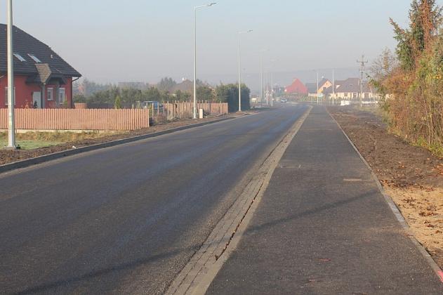 Buczka z afaltem do granic miasta