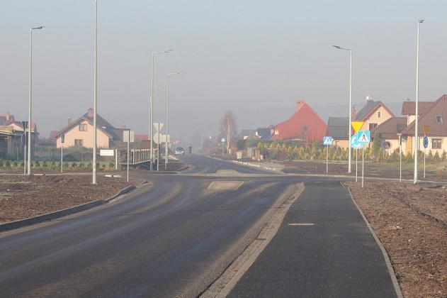 Buczka z afaltem do granic miasta