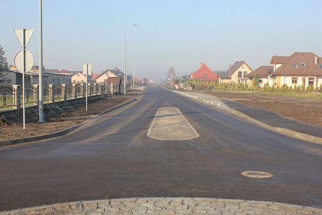 Buczka z afaltem do granic miasta