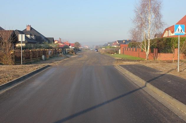 Buczka z afaltem do granic miasta