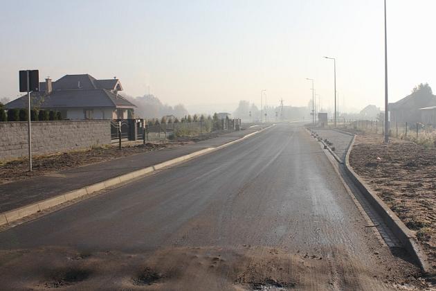 Buczka z afaltem do granic miasta