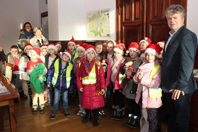 Przedszkolaki ze świąteczną wizytą w ratuszu