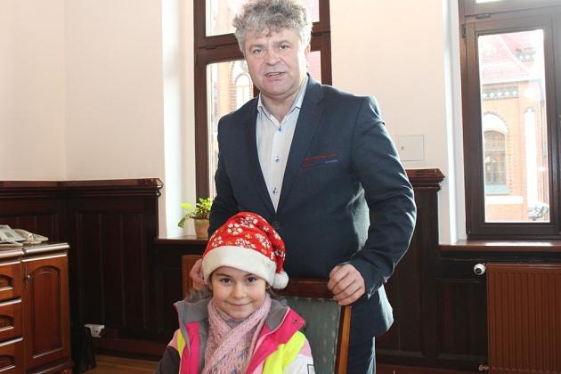 Przedszkolaki ze świąteczną wizytą w ratuszu